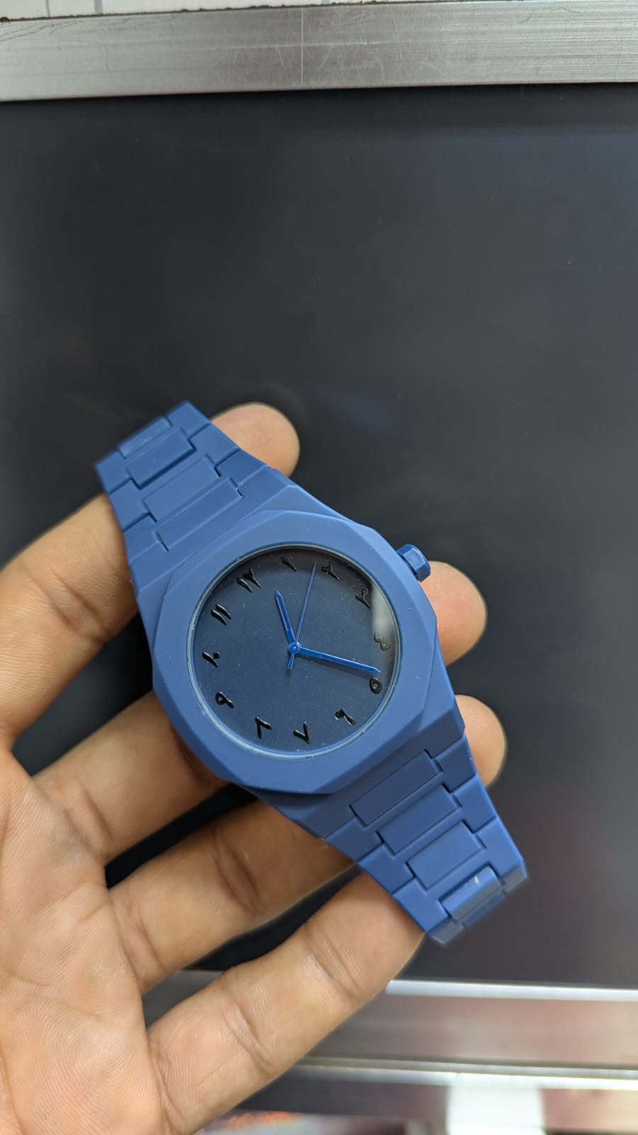 Elegant Minimalist Watch with Eastern Arabic Numerals & Integrated Octagonal Bezel Case - Modern Architectural Style Unisex Timepiece ( blue )