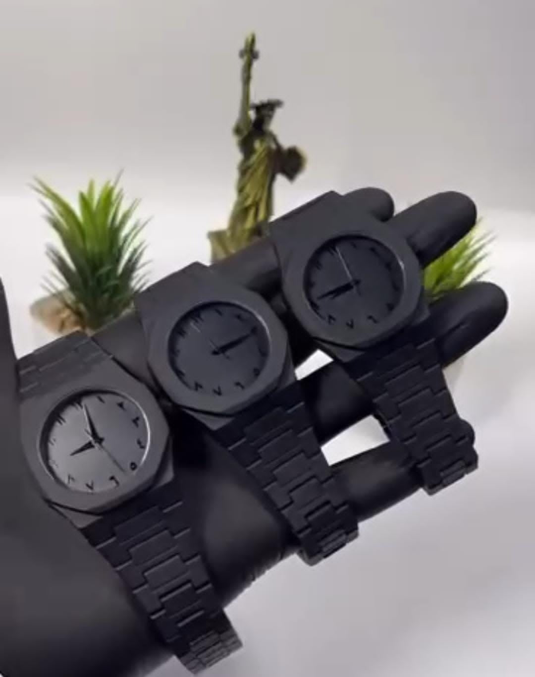 Elegant Minimalist Watch with Eastern Arabic Numerals & Integrated Octagonal Bezel Case - Modern Architectural Style Unisex Timepiece ( black )